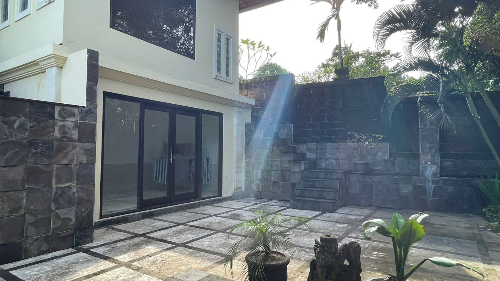 Great Villa Rental 5 Bedrooms in Tumbak Bayuh