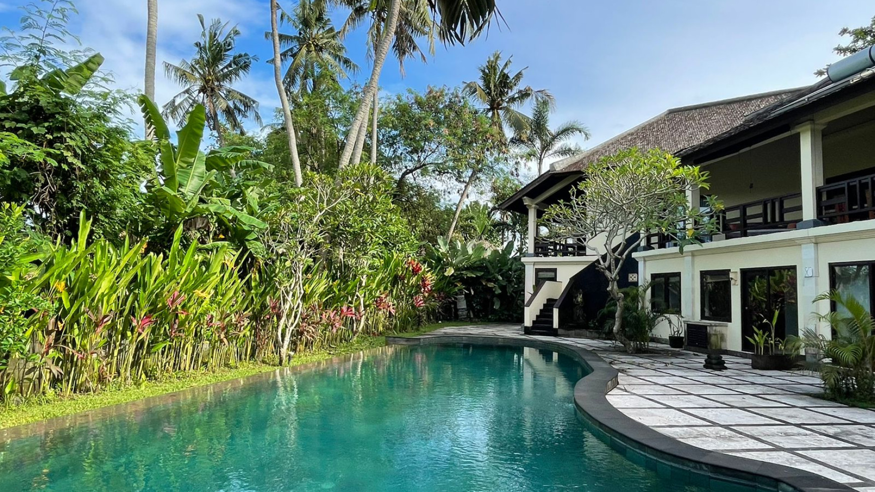 Great Villa Rental 5 Bedrooms in Tumbak Bayuh