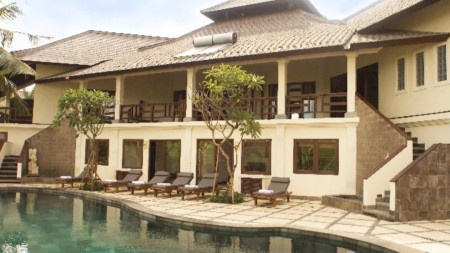 Great Villa Rental 5 Bedrooms in Tumbak Bayuh