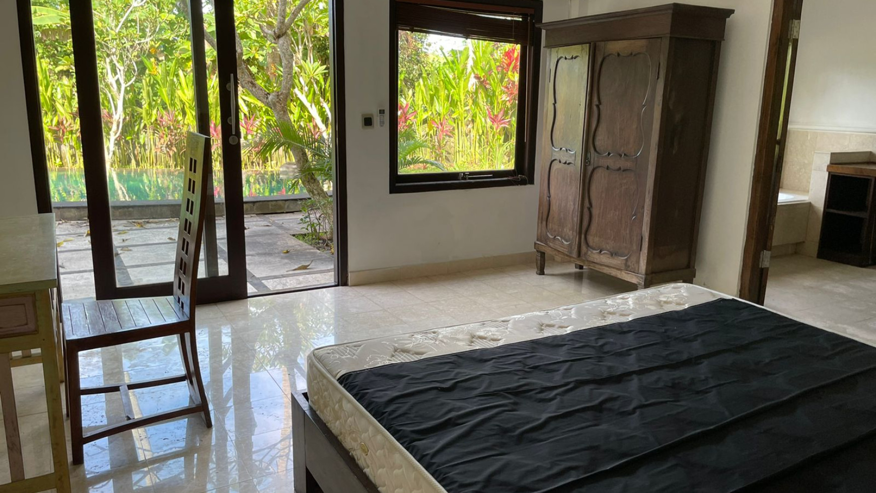 Great Villa Rental 5 Bedrooms in Tumbak Bayuh