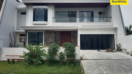 Dijual Rumah 2 Lantai di Villa Westwood Pakuwon City Surabaya