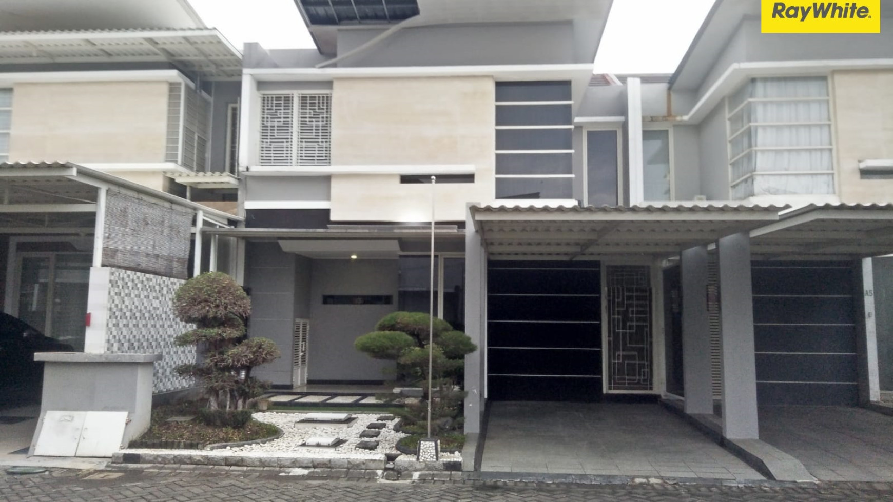 Dijual Rumah 2 Lantai di Royal Park Residence Surabaya