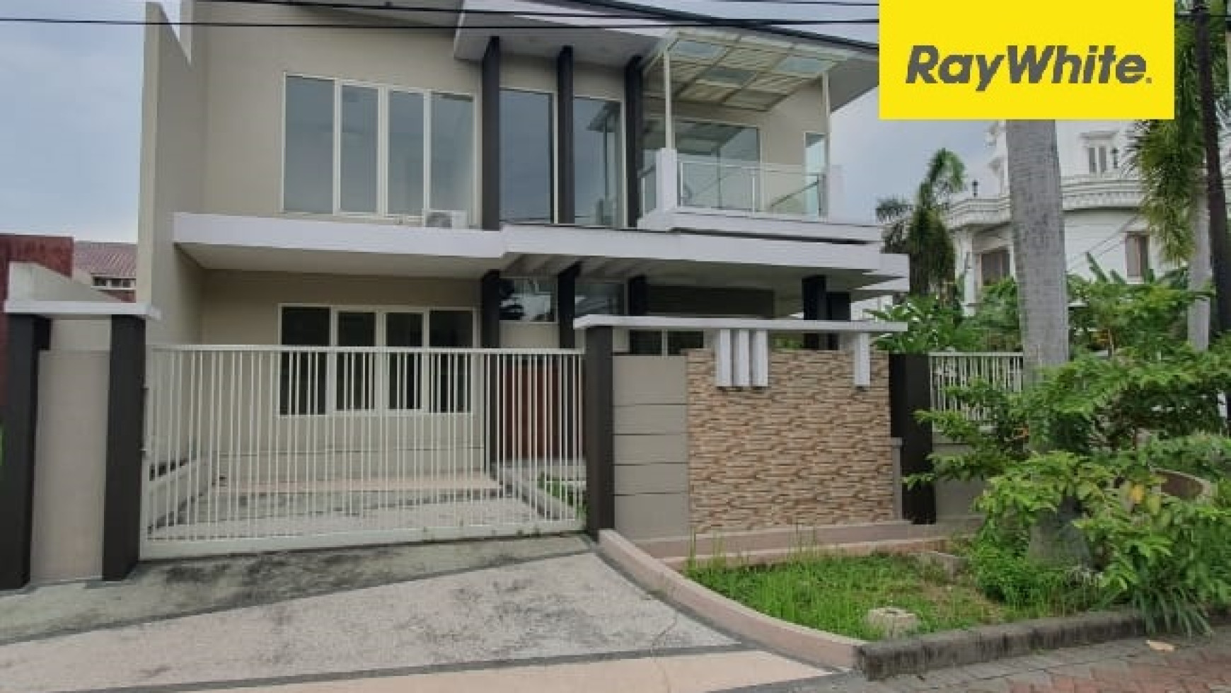 Dijual Rumah 2 lantai di Galaxy Bumi Permai Surabaya