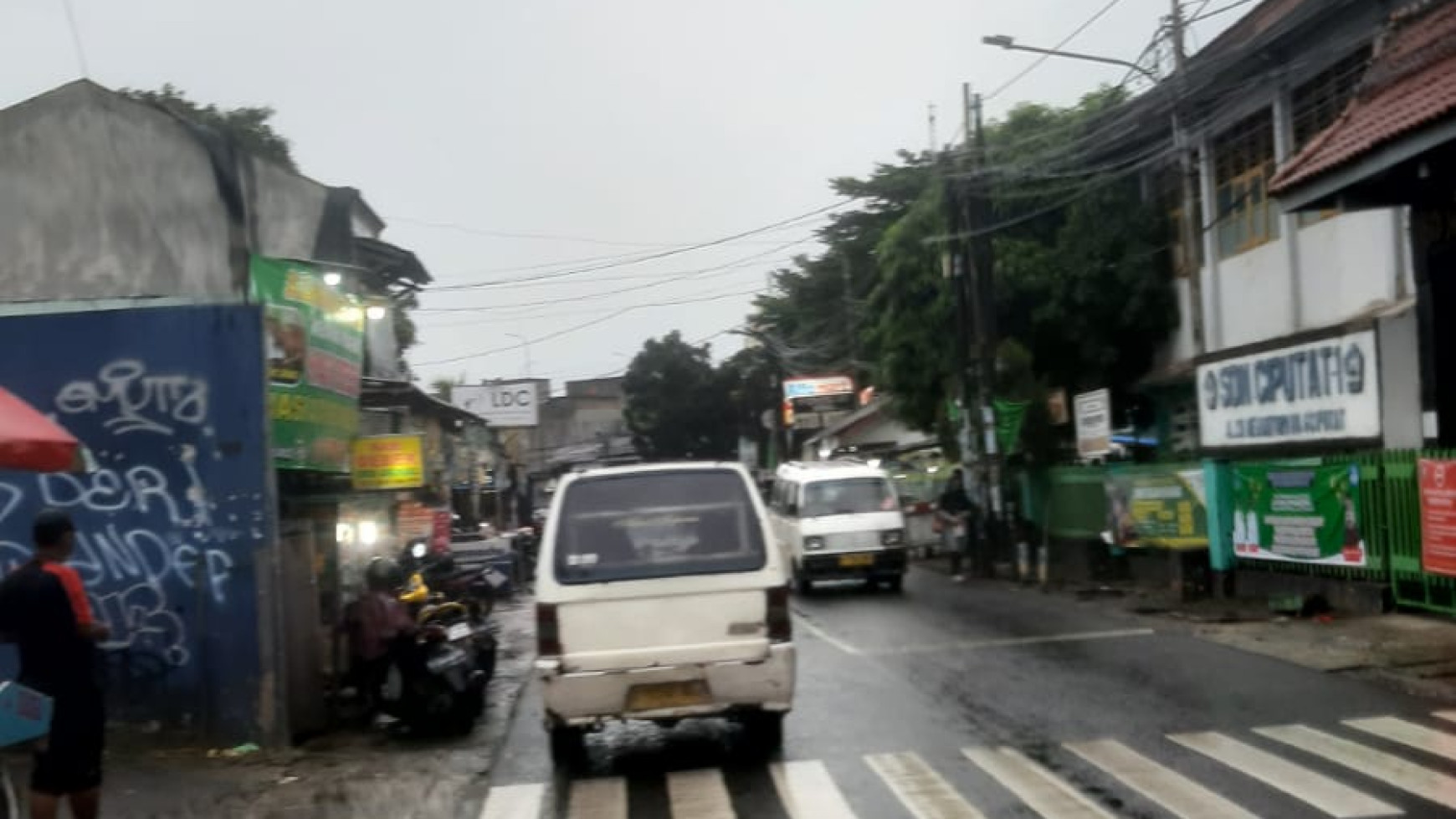 Rumah Hitung Tanah & Lokasi Strategis Pinggir Jalan Raya @Ciputat