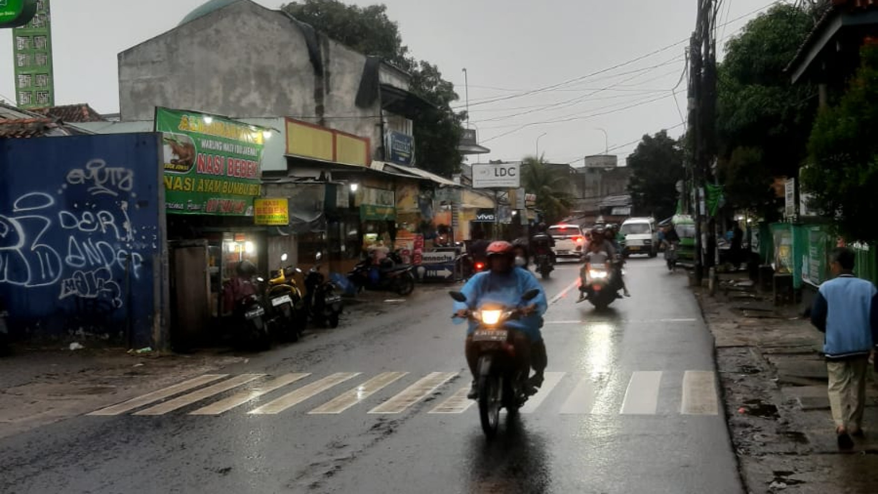 Rumah Hitung Tanah & Lokasi Strategis Pinggir Jalan Raya @Ciputat