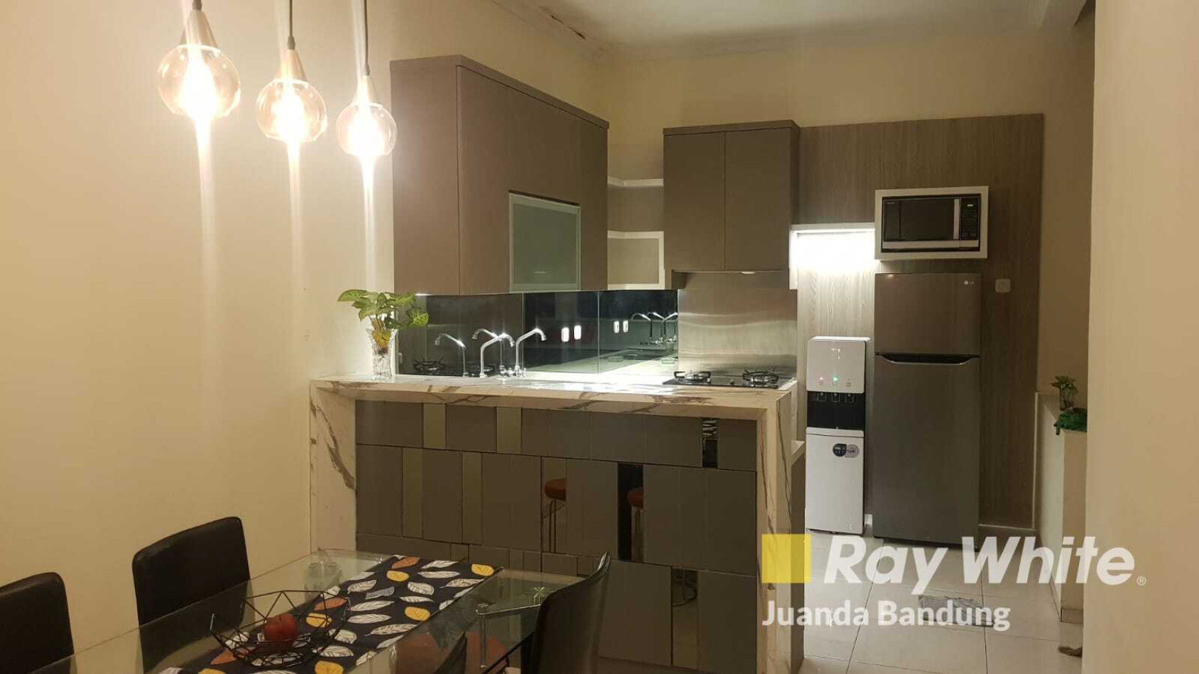 Rumah Nyaman Semi Furnished Taman Holis Indah 2 dekat Sekolah BPK Penabur Holis