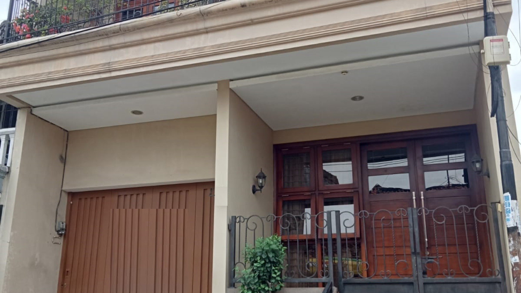 Rumah 2 lantai SHM di Jalan Petukangan,Simokerto,Surabaya