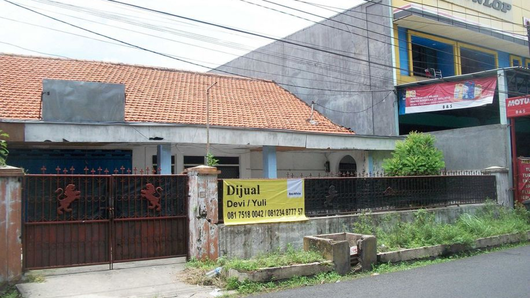 Rumah di Rungkut Lor Surabaya, Lokasi Strategis, Cocok untuk usaha - D/Y -