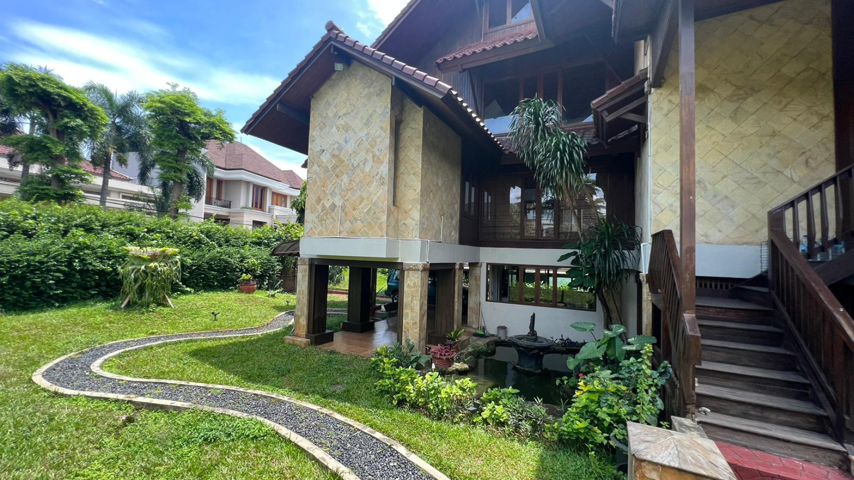 Beautiful Cottage/Villa/Resort Style Home  in the Heart of Pondok Indah - Hook Property