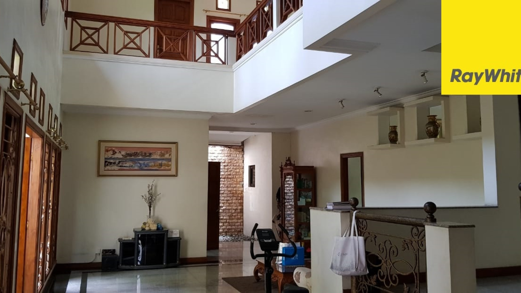 Dijual Rumah 2 lantai di Jalan Raya Tanah Lot Purimas Surabaya