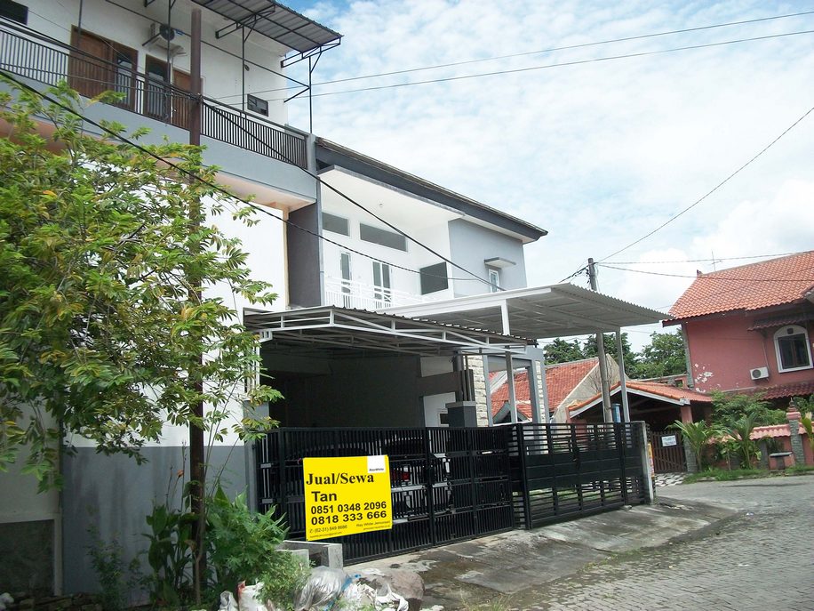 Rumah di Bendul Merisi Utara Surabaya, Minimalis 3 Lantai, Hook/Pojokan, ada Rumah Kost nya, Siap Huni