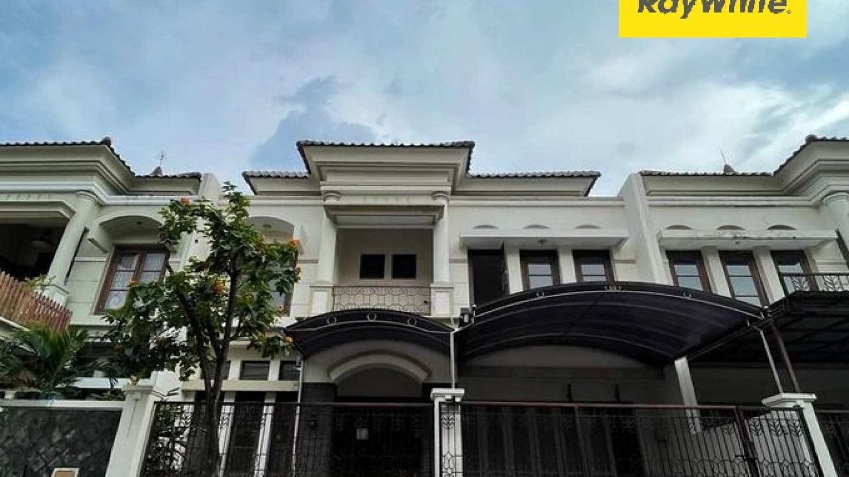 Rumah 2 lantai di Central Park A Yani Surabaya