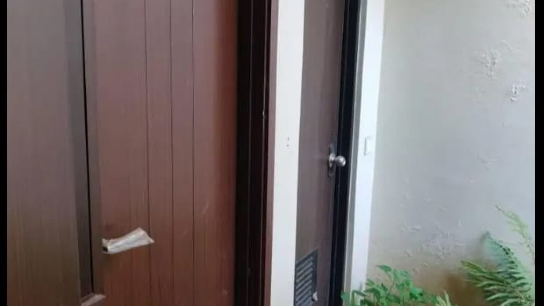 Rumah 3 lantai Regent Town 