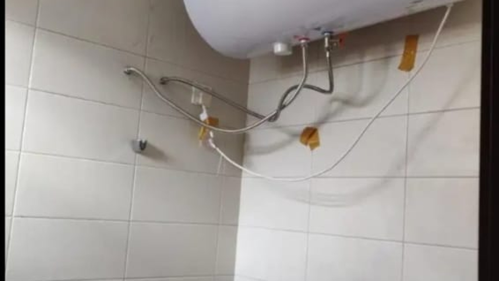 Rumah 3 lantai Regent Town 