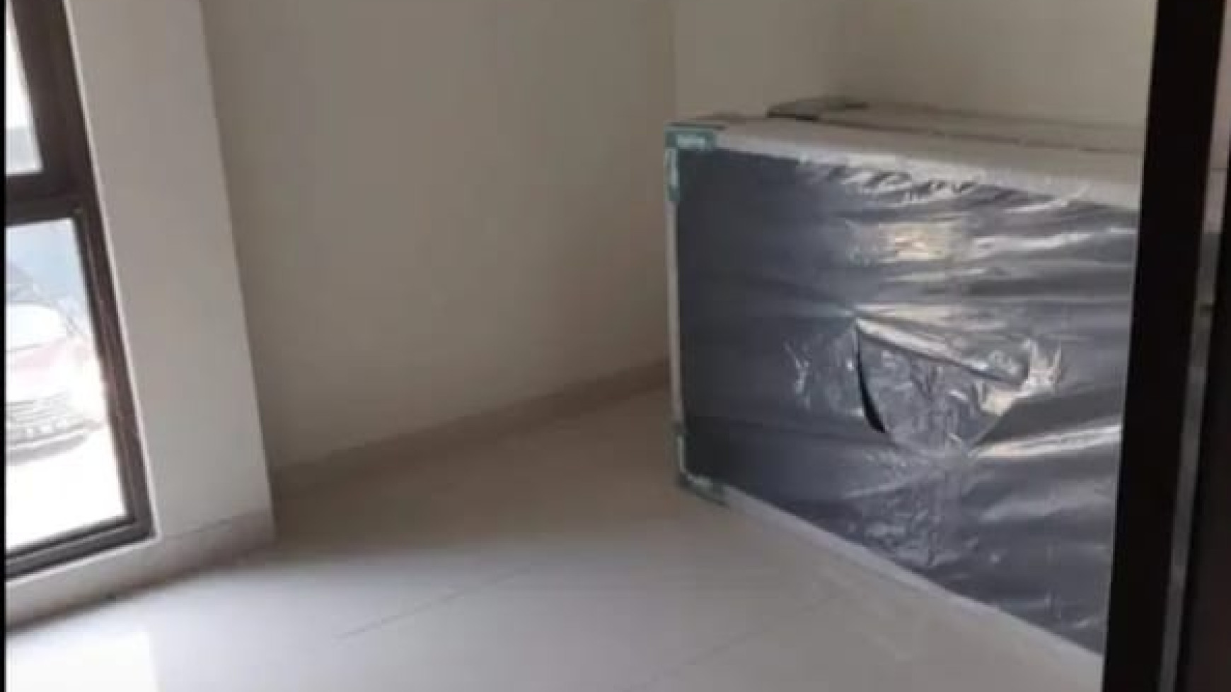 Rumah 3 lantai Regent Town 