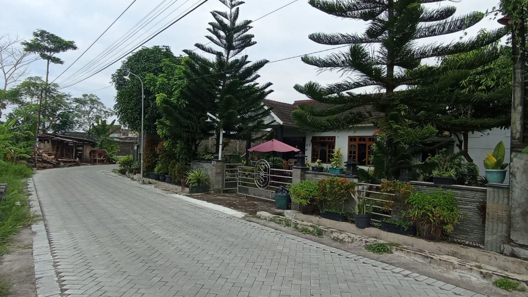 RUMAH 5 KAMAR DI DAERAH CONDONG CATUR