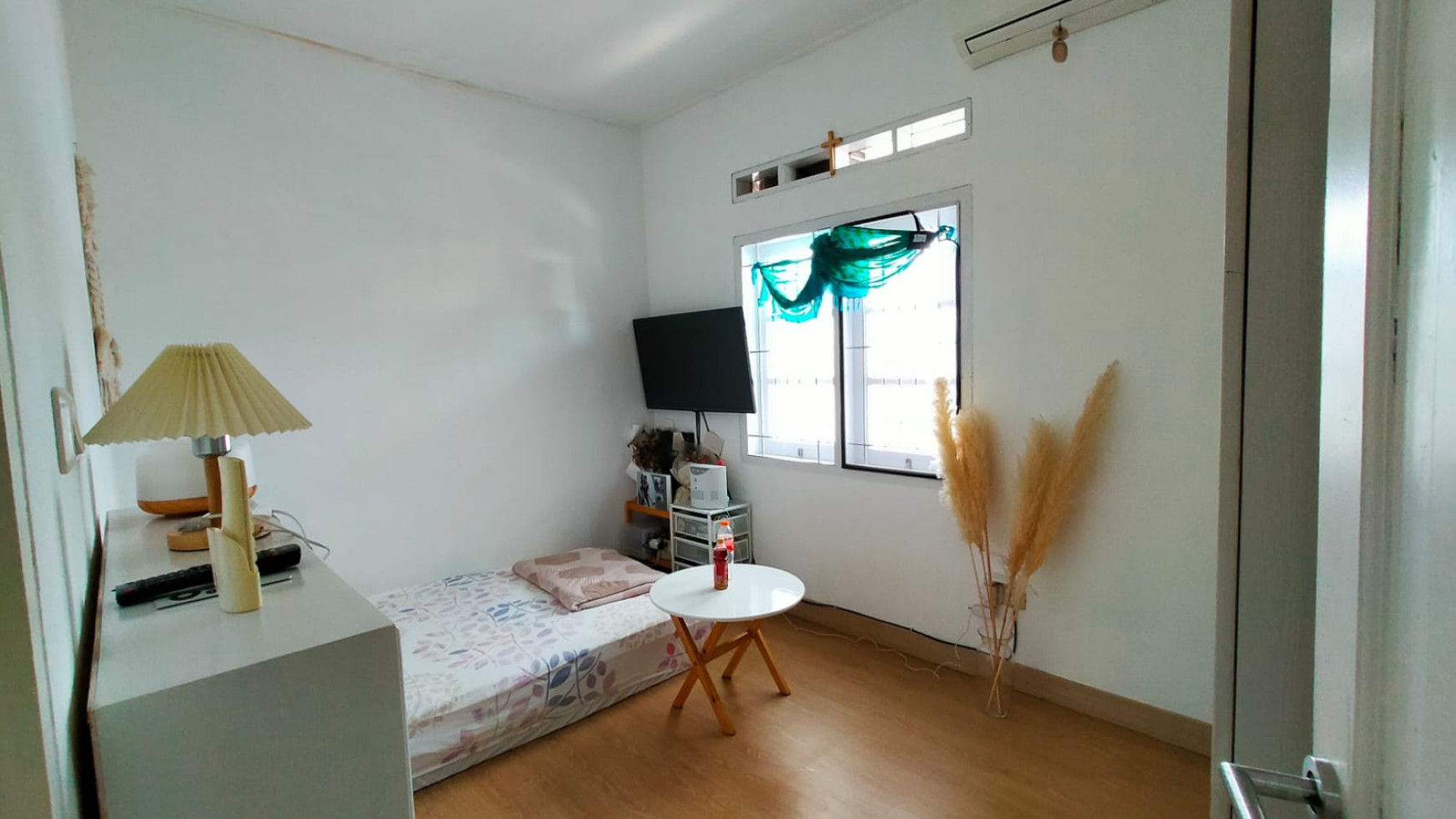 Rumah Asri Semi Furnished di Taman Holis Indah, Bandung