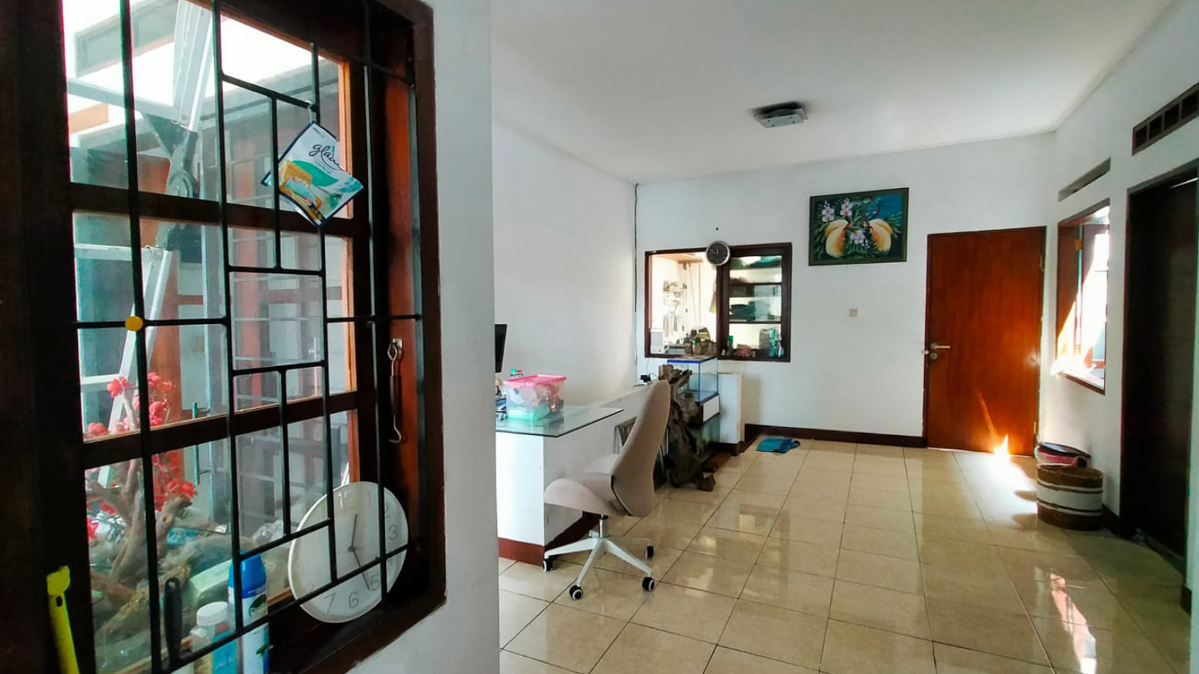 Rumah Asri Semi Furnished di Taman Holis Indah, Bandung