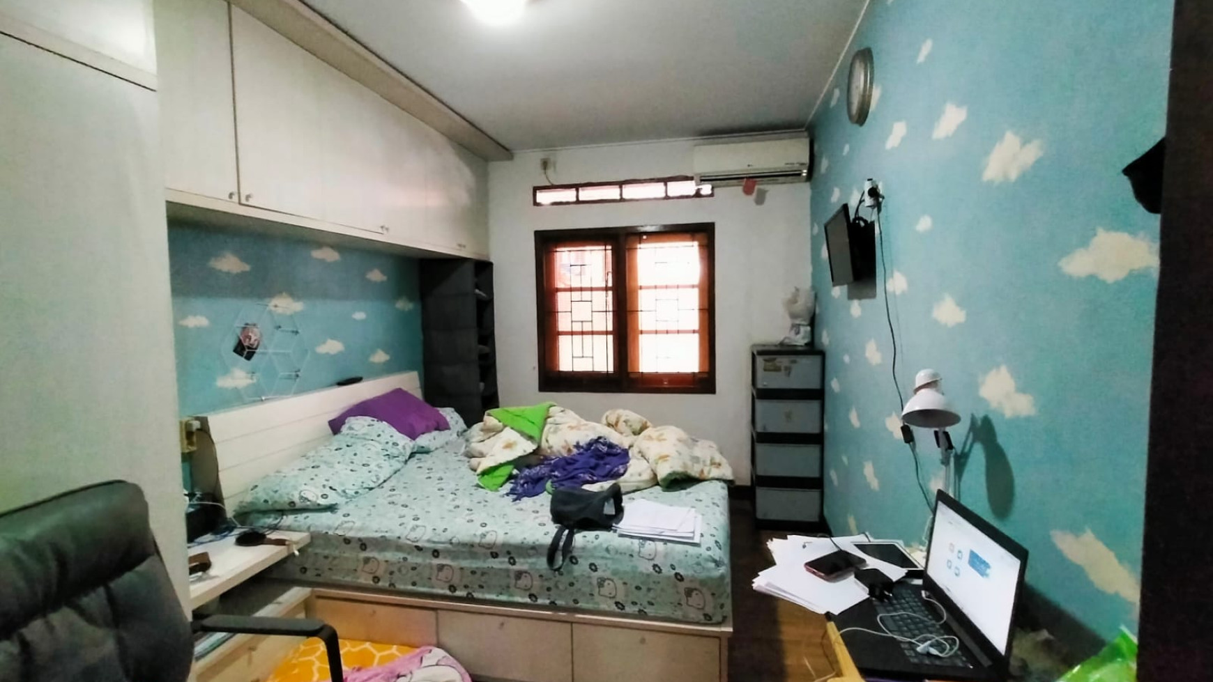 Rumah Asri Semi Furnished di Taman Holis Indah, Bandung