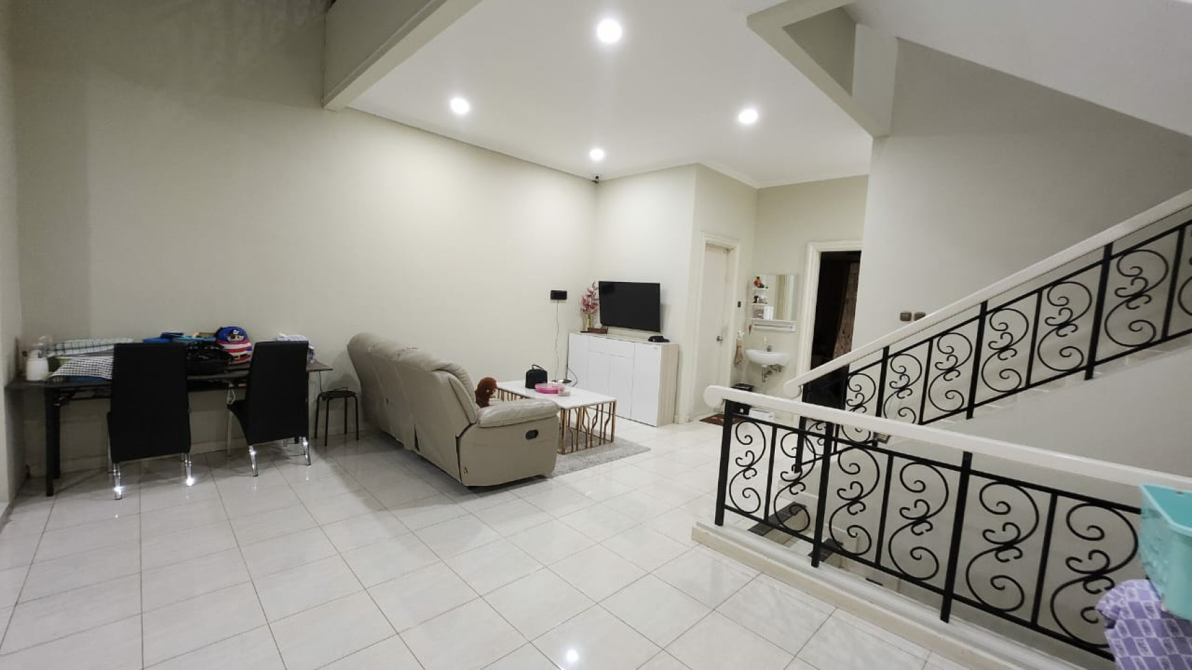 Dijual Rumah Raffles Garden Citraland Surabaya + SEMI Furnished + PRIVATE Balkony - American Classic - TerLUAS - TerMURAH