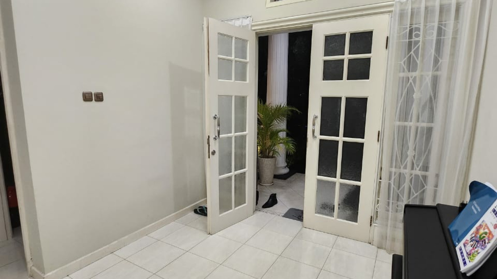 Dijual Rumah Raffles Garden Citraland Surabaya + SEMI Furnished + PRIVATE Balkony - American Classic - TerLUAS - TerMURAH