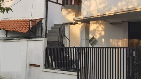 Dijual Rumah 2 lantai di Jalan Babatan Surabaya