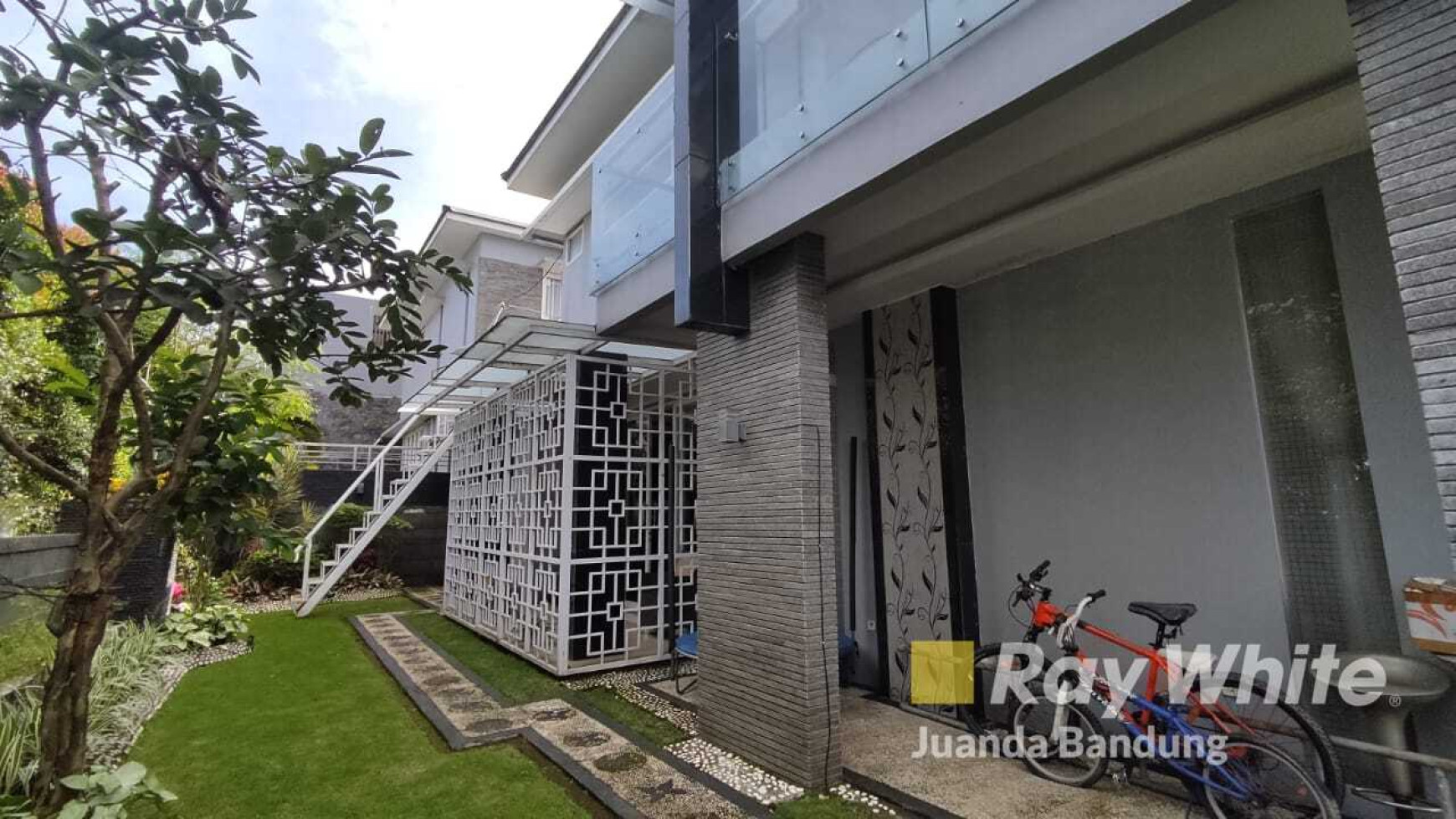 Rumah Lux Full Furnish di  Dago Pakar Resort  dg City & Mountain View  dekat lapangan Golf