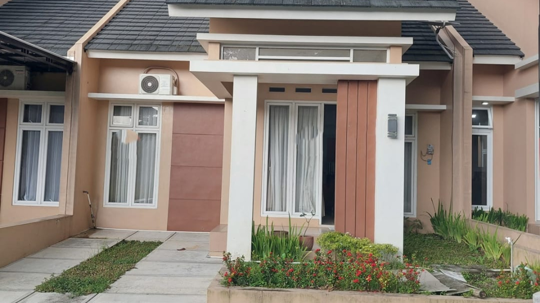 RUMAH DI PERUMAHAN ROYAL SEDAYU RESIDENCE FULL FURNISH