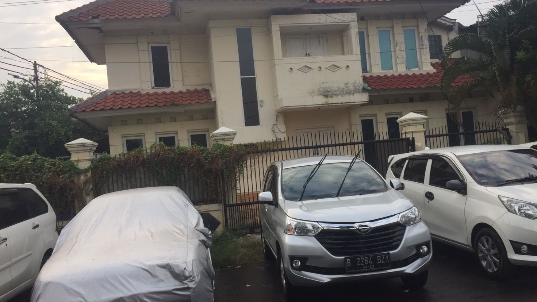 Rumah Tua di Perumahan Citra  Kalideres Jakarta Barat