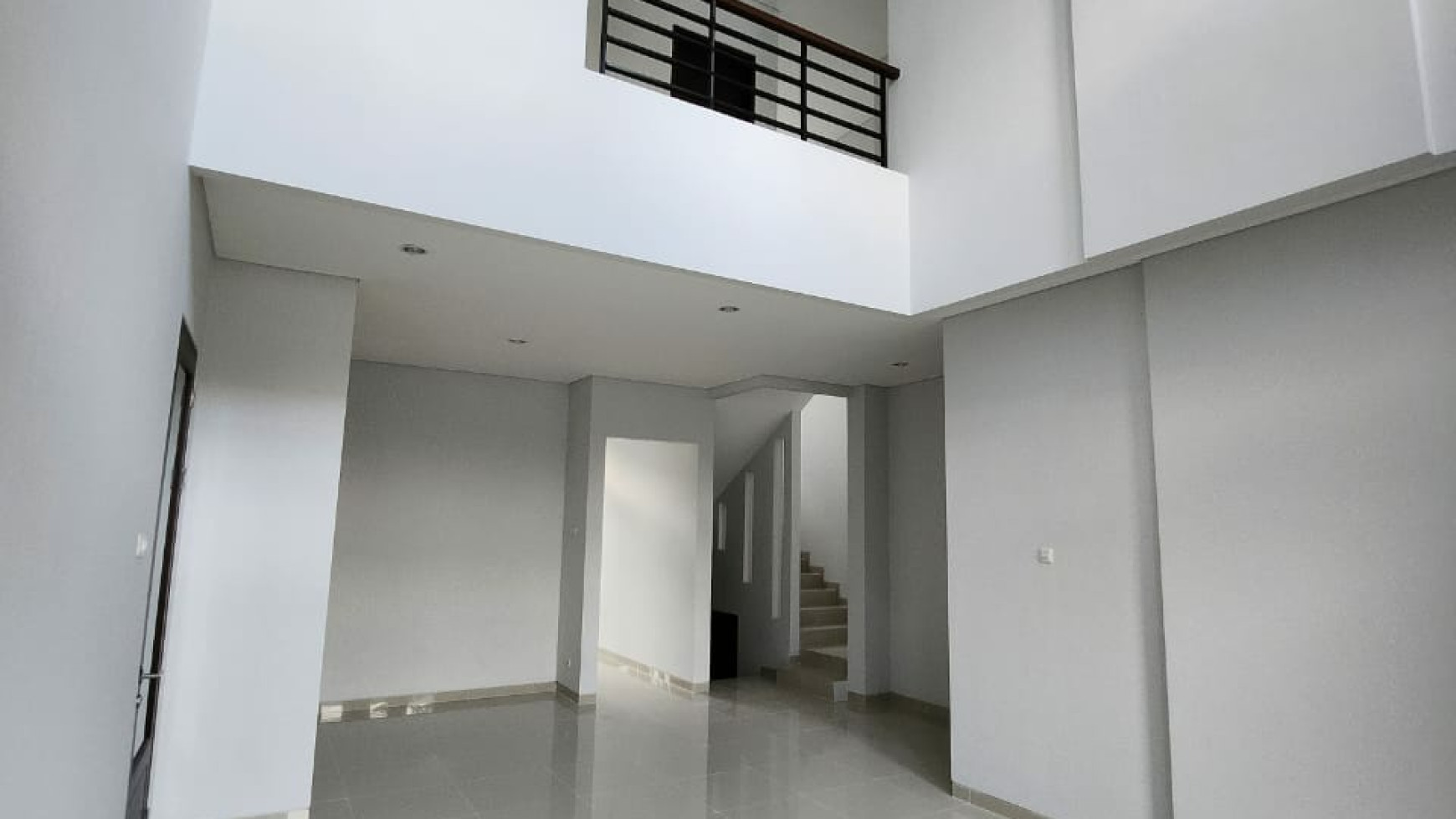 Dijual Rumah Royal Residence Wiyung Sby- TerLUAS- TerMURAH- BARU Renov Cantik - Lokasi TerDEPAN  