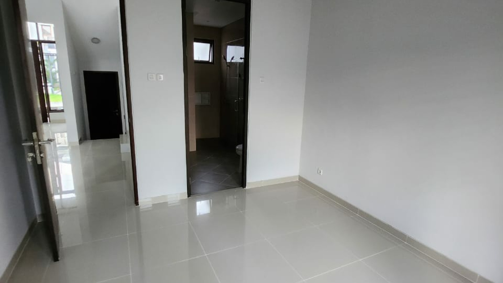 Dijual Rumah Royal Residence Wiyung Sby- TerLUAS- TerMURAH- BARU Renov Cantik - Lokasi TerDEPAN  