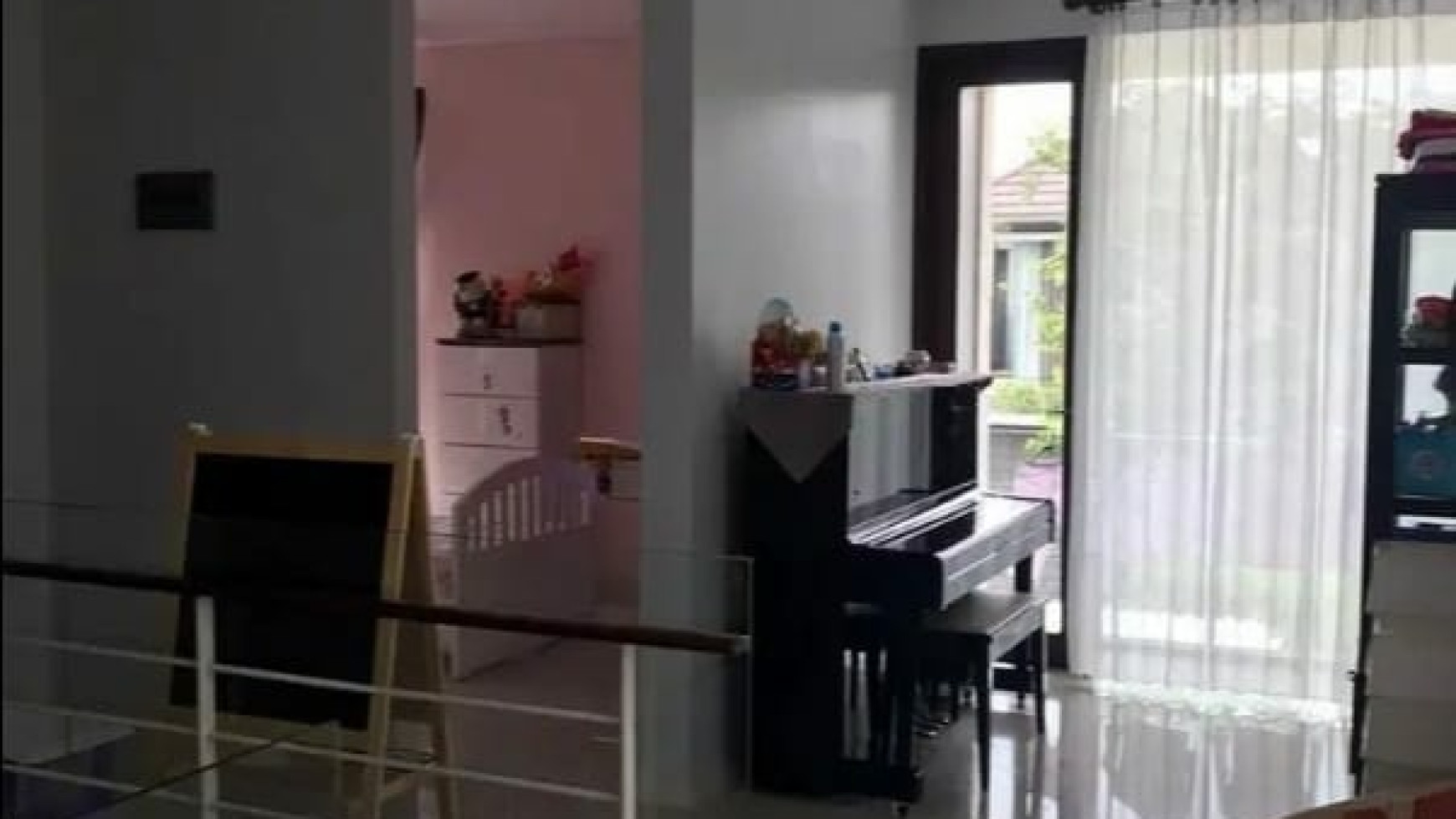 Dijual Rumah Graha Family Surabaya Furnished Modern Mewah Strategis Lokasi dekat Pakuwon Mall