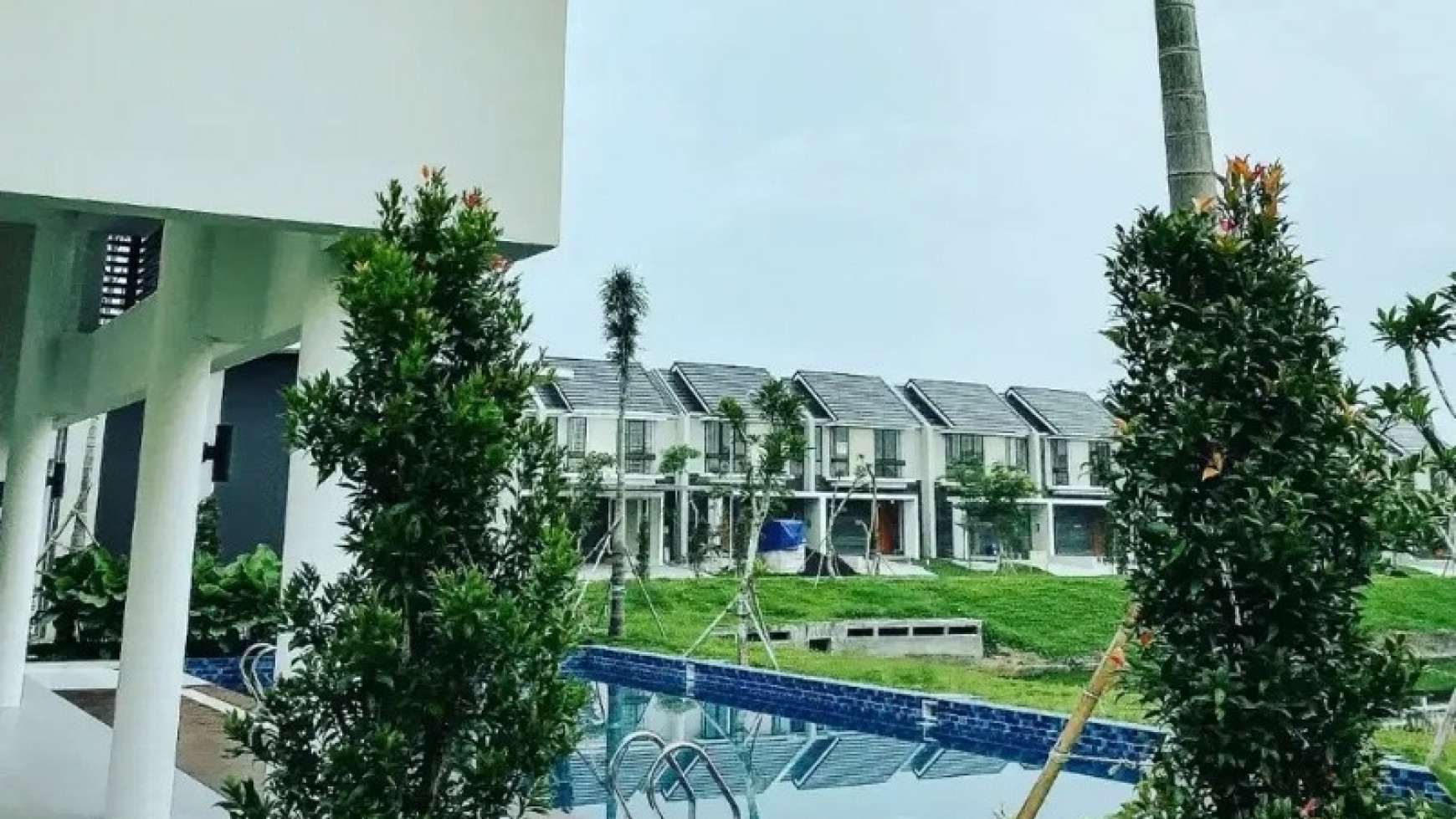 Disewakan Rumah North West Lake Citraland Surabaya + View DANAU + Unit AC pendingin Ruang 