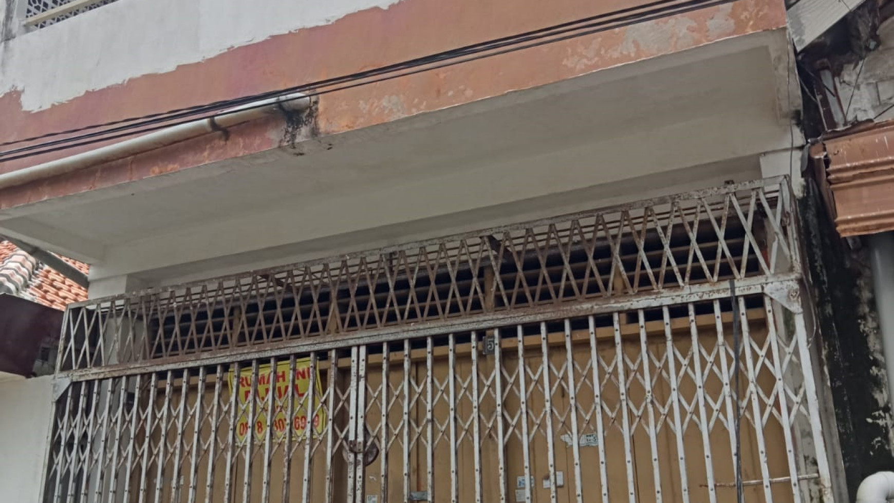 Rumah 2 lantai SHM di Jalan Sanggar Krembangan Surabaya