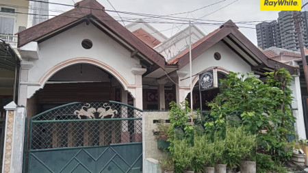 Dijual Rumah 2 lantai di Simpang Darmo Permai Selatan Surabaya