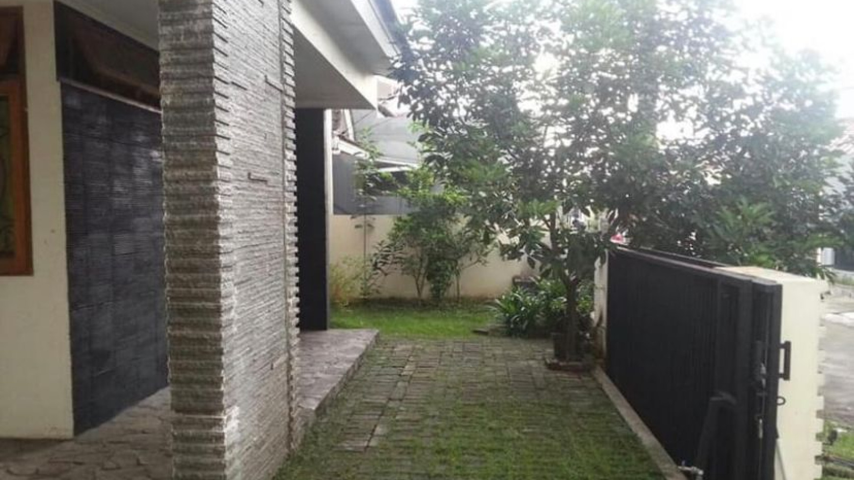 Rumah Siap Huni, Lay Out Luas dan Bangunan Kokoh @Komplek Alvita, Ciputat