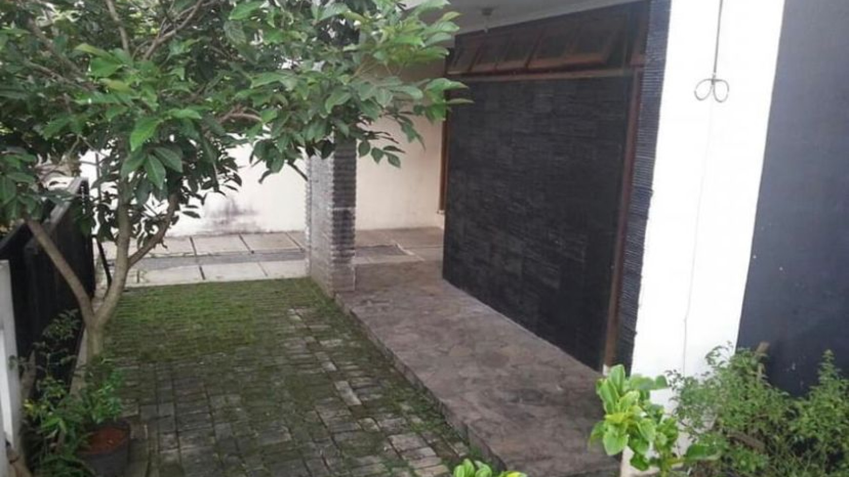 Rumah Siap Huni, Lay Out Luas dan Bangunan Kokoh @Komplek Alvita, Ciputat