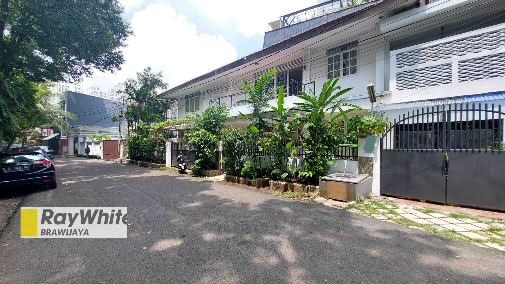 RUMAH DI JALAN MARTIMBANG, KEBAYORAN BARU, DEKAT PERMATA HIJAU DAN SENAYAN