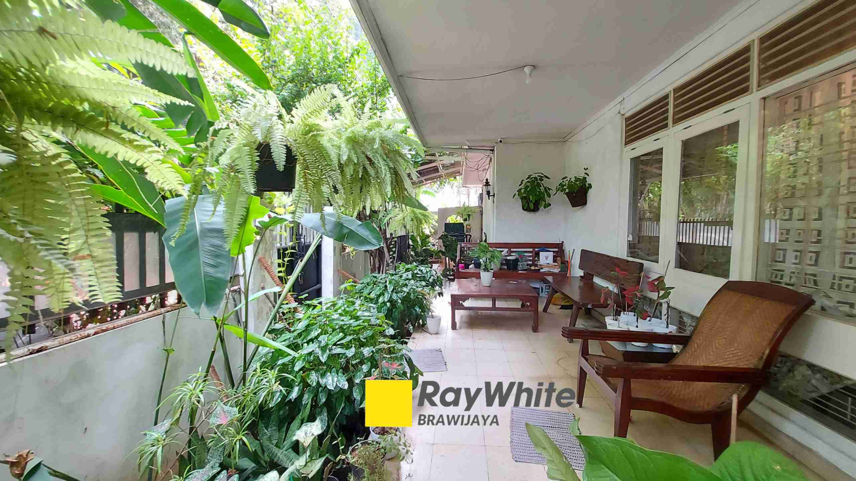 RUMAH DI JALAN MARTIMBANG, KEBAYORAN BARU, DEKAT PERMATA HIJAU DAN SENAYAN