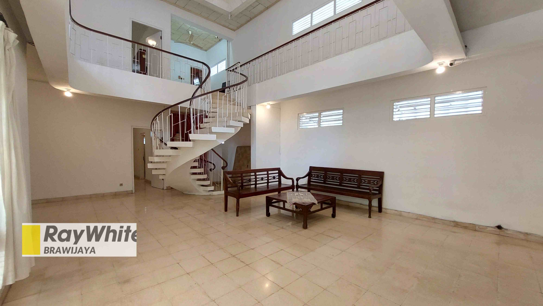 RUMAH DI JALAN MARTIMBANG, KEBAYORAN BARU, DEKAT PERMATA HIJAU DAN SENAYAN