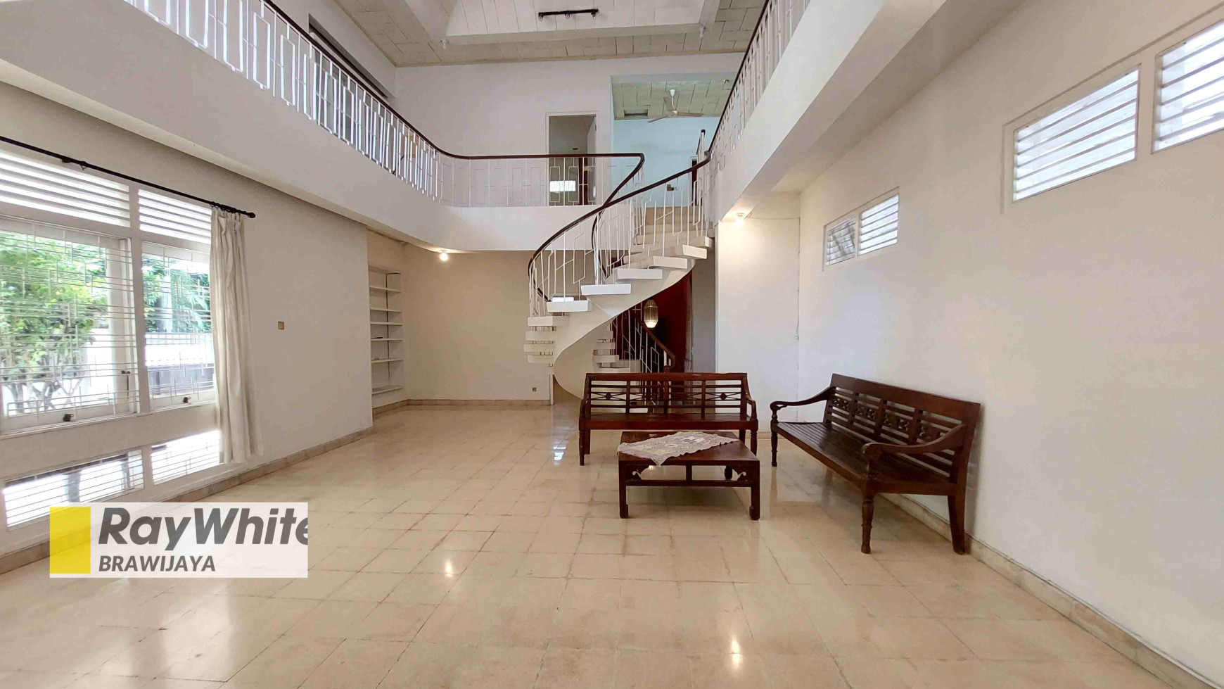 RUMAH DI JALAN MARTIMBANG, KEBAYORAN BARU, DEKAT PERMATA HIJAU DAN SENAYAN