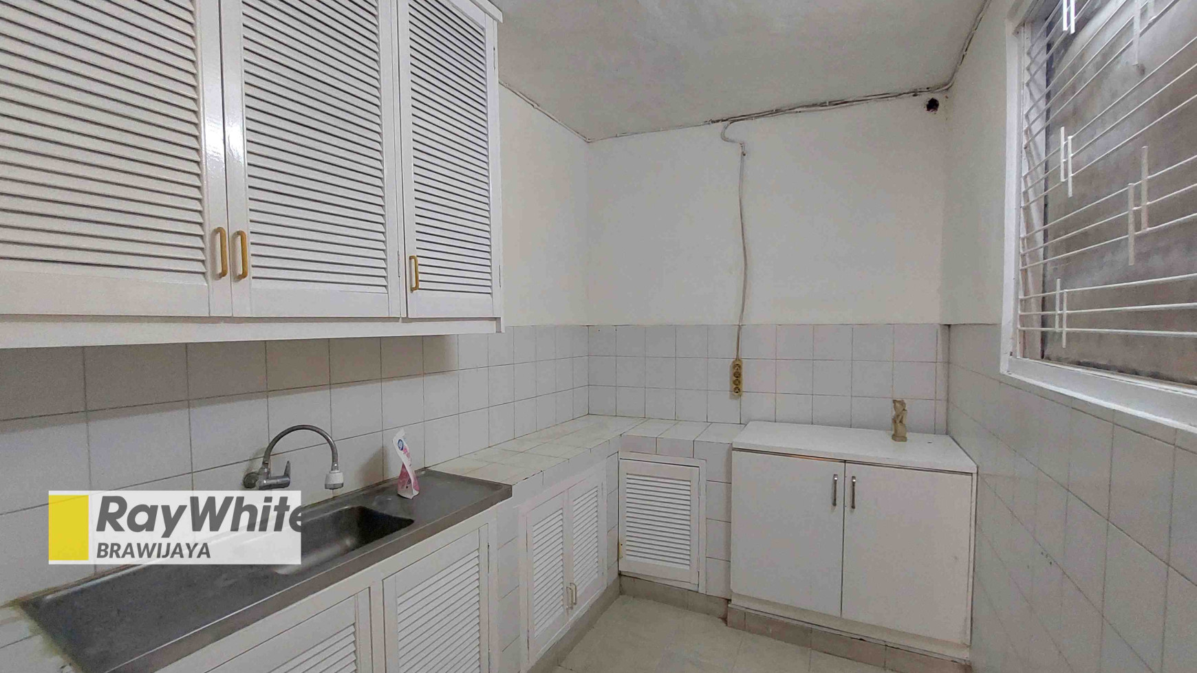 RUMAH DI JALAN MARTIMBANG, KEBAYORAN BARU, DEKAT PERMATA HIJAU DAN SENAYAN