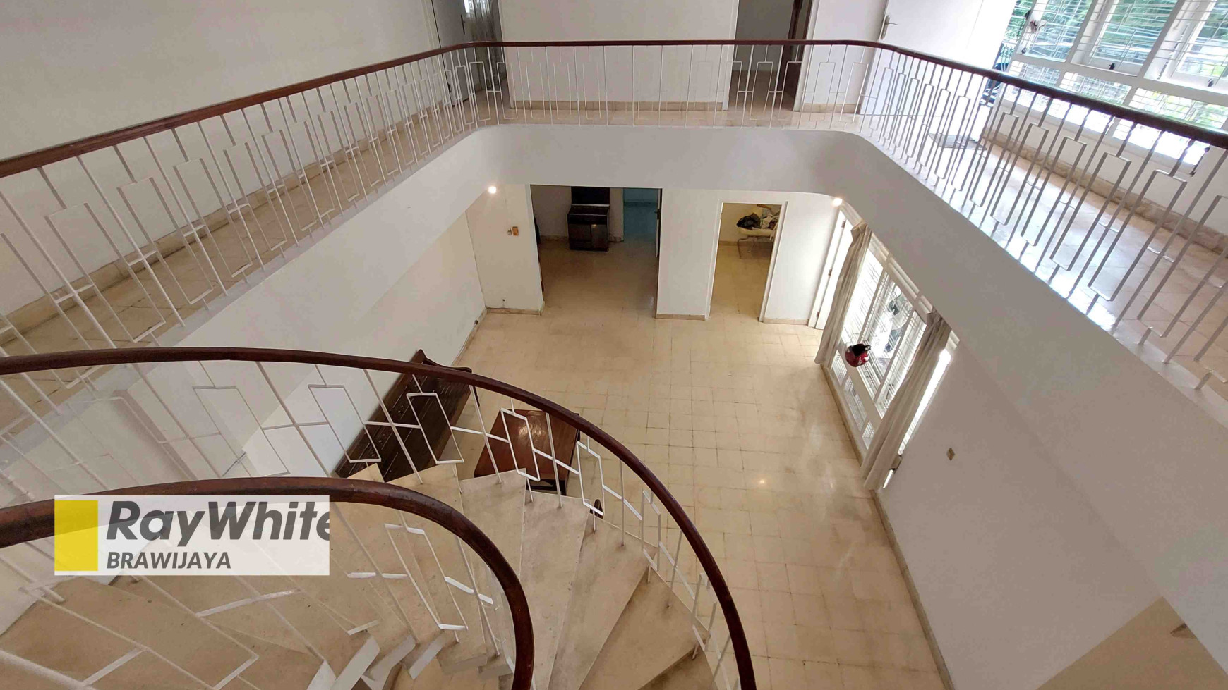 RUMAH DI JALAN MARTIMBANG, KEBAYORAN BARU, DEKAT PERMATA HIJAU DAN SENAYAN