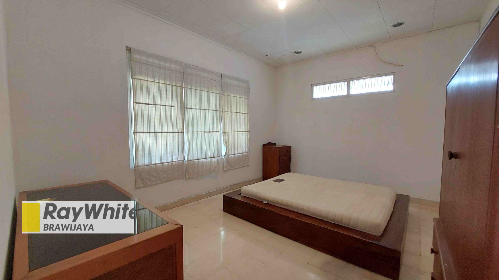 RUMAH DI JALAN MARTIMBANG, KEBAYORAN BARU, DEKAT PERMATA HIJAU DAN SENAYAN
