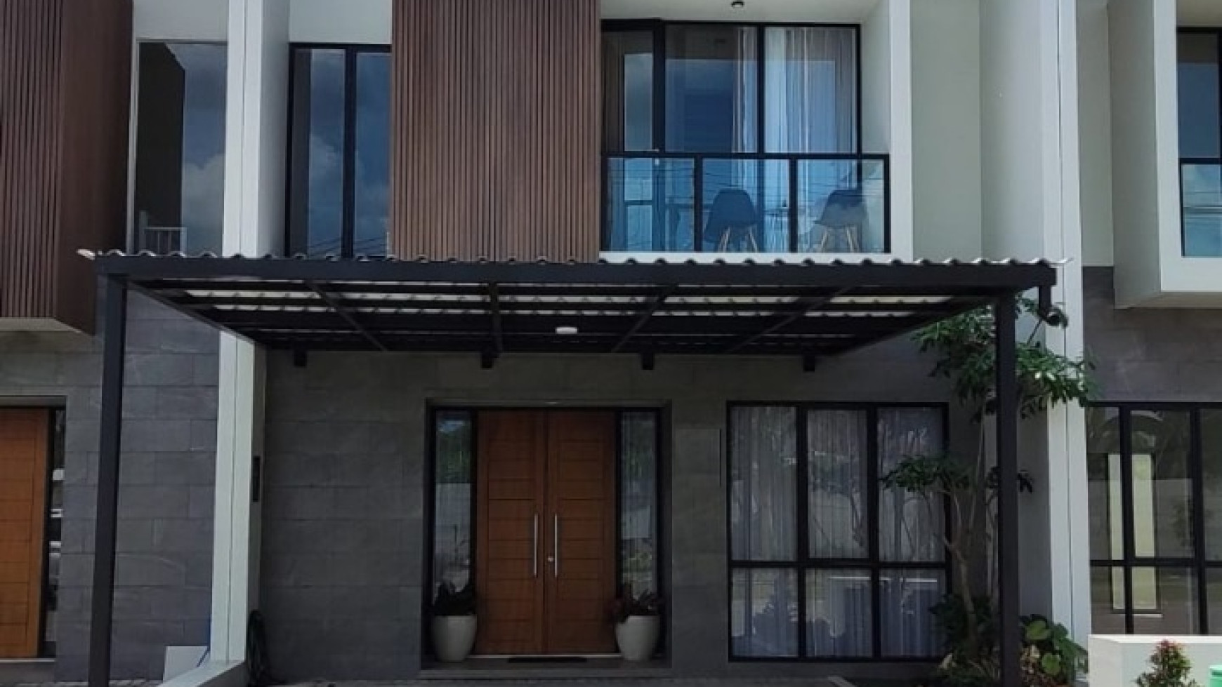 Disewakan Rumah 2 lantai di Perum Central Park Juanda Sidoarjo