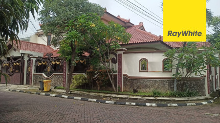 Rumah Hook SHM di Prapen Indah Timur Surabaya