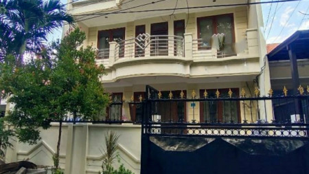 Dijual Rumah Raya Darmo Baru Barat Surabaya- Raya Kembar - Komersial Area cocok buat Segala Usaha