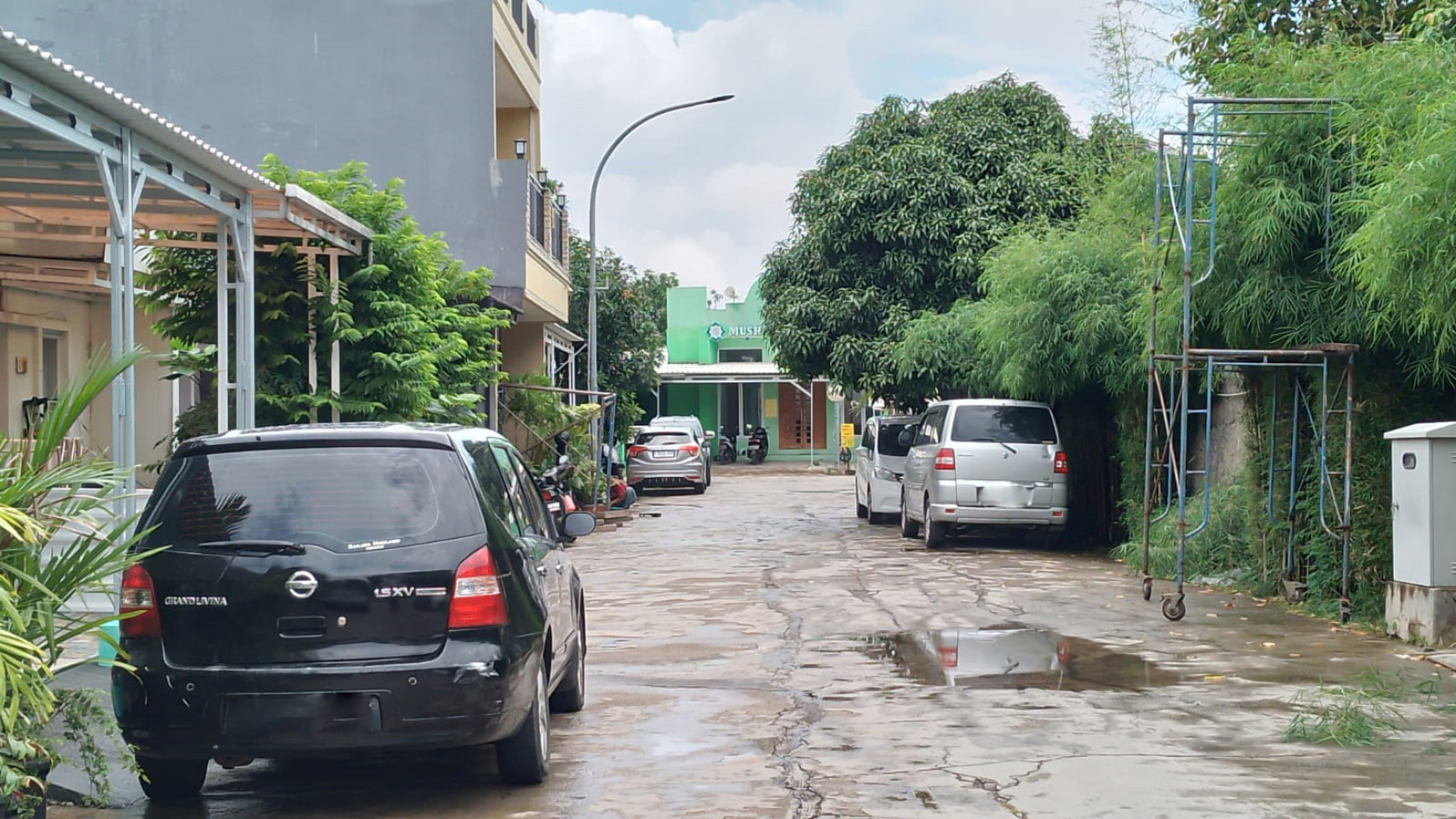 Rumah Minimalis dalam Cluster Edelweis Residence, Ciputat