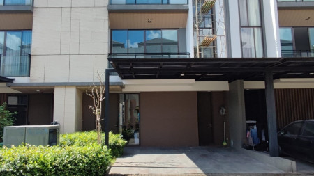 Hot Properti. Rumah 3 Lantai Zora Keia, BSD.