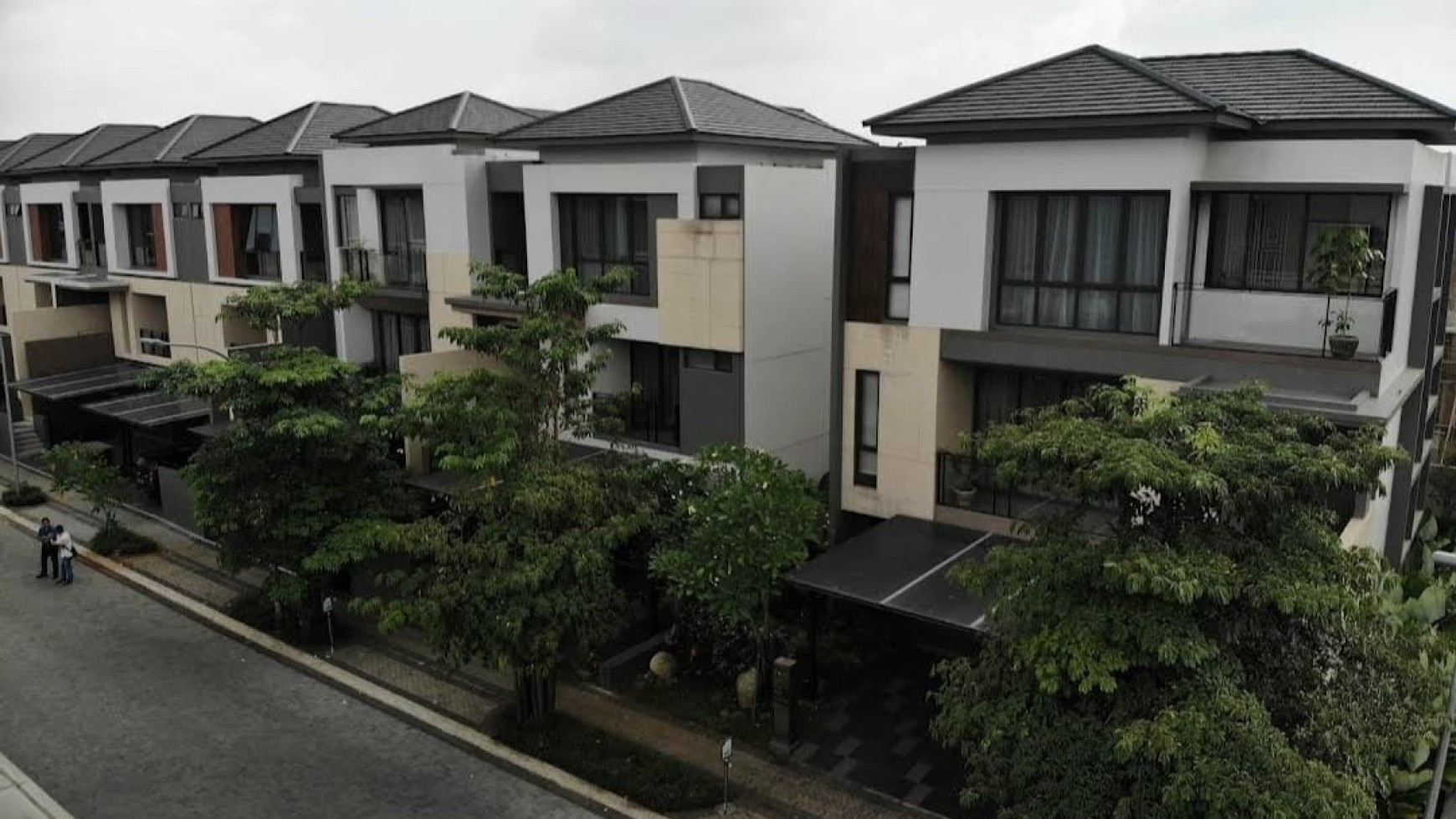 Hot Properti. Rumah 3 Lantai Zora Keia, BSD.